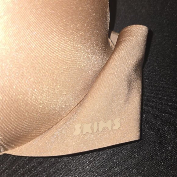 SKIMS Tan Bra - Picture 5 of 7